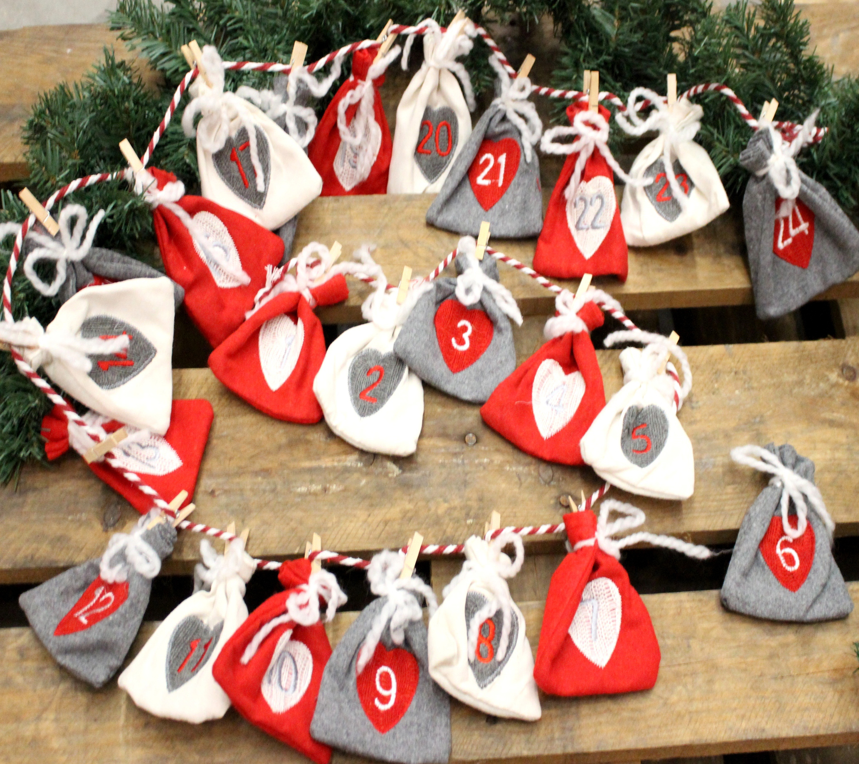 Adventskalender Zum Selber Befüllen – 24 Stoff-Säckchen Mit Kordel & Holzklammern | Weihnachts-Deko